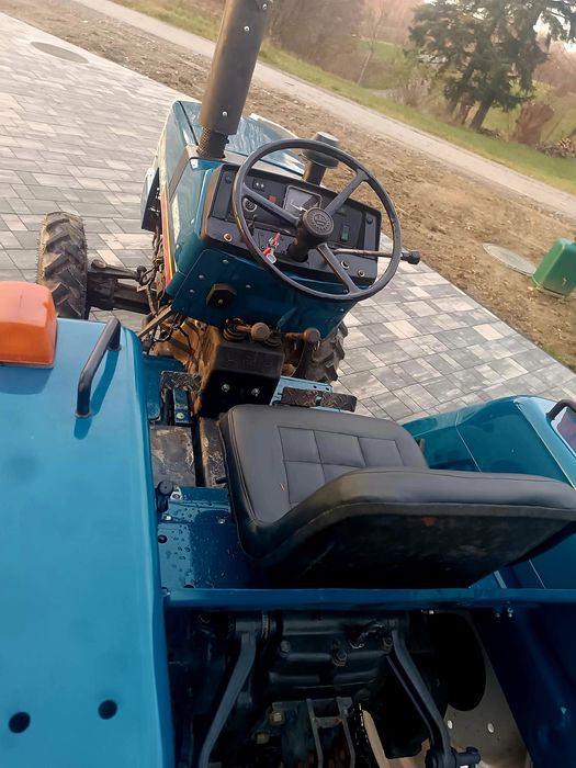 Traktor Mitsubishi MT 2501 4x4 25KM 4 cylindry