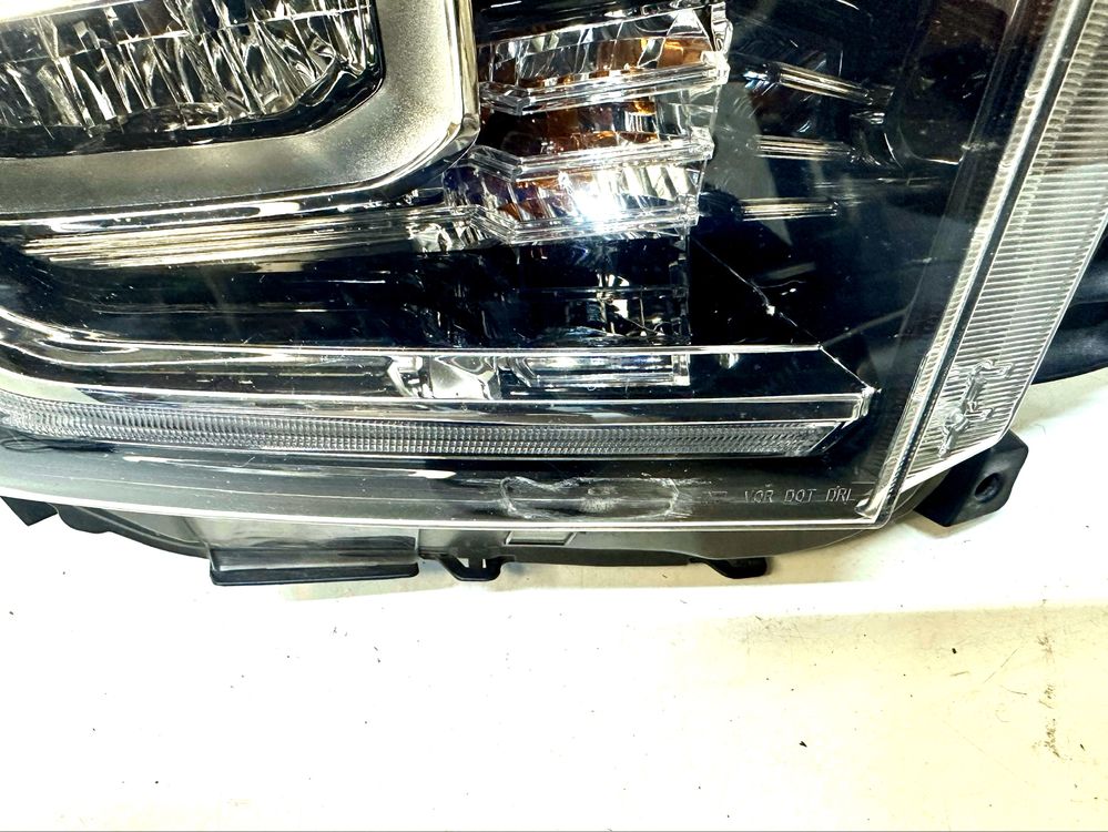 Фара правая Toyota Tundra full led usa 2017 2018 2019 2020 2021
