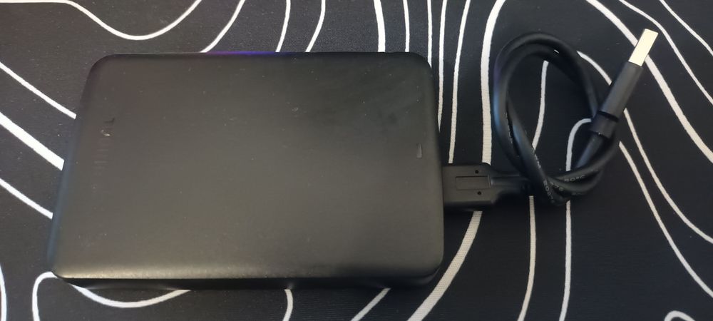 Disco rígido externo portátil Toshiba Canvio Basics preto  2Tb