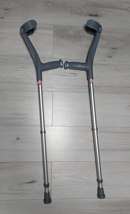 Kule ortopedyczne łokciowe, regulowane.