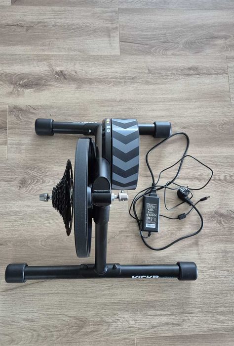 Trenażer interaktywny WAHOO KICKR Core+ Kaseta 9-rzędowa