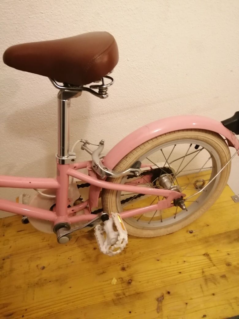 Bicicleta de menina muito bonita em bom estado de funcionamento