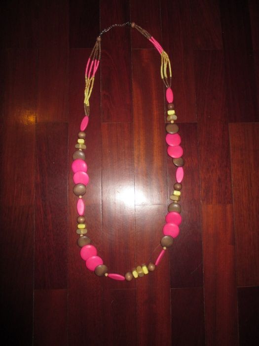 Colares a 1€ como novos
