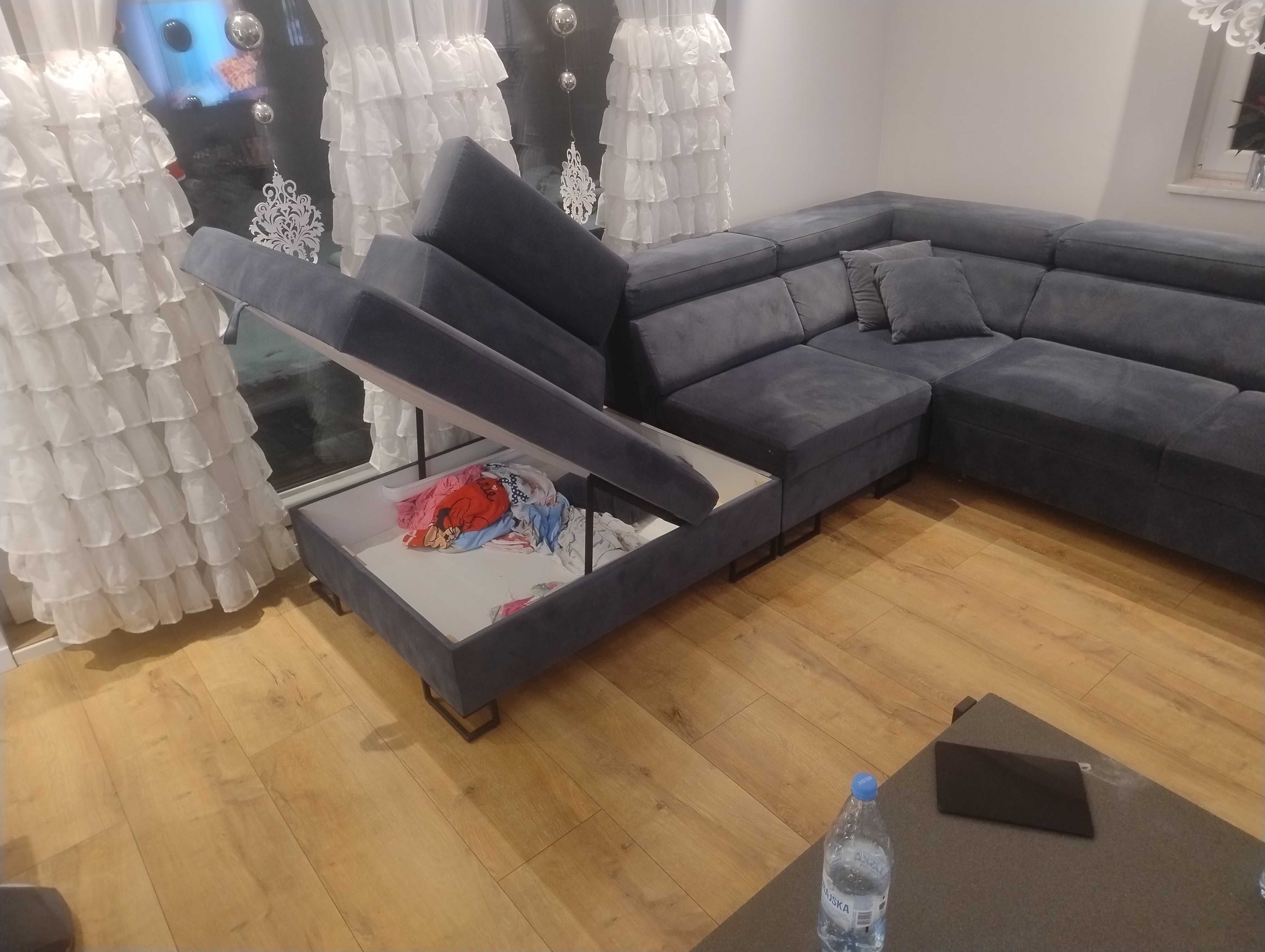 Duży narożnik z funkcją spania