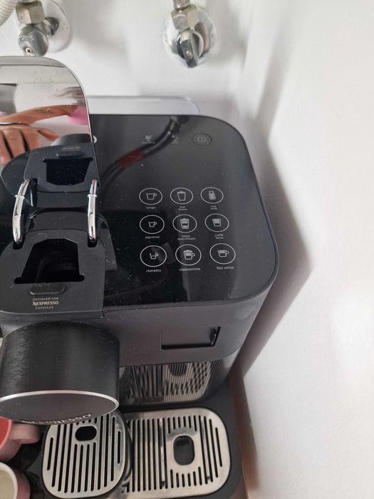 Maquina de café Nespresso Gran Lattissima Preta