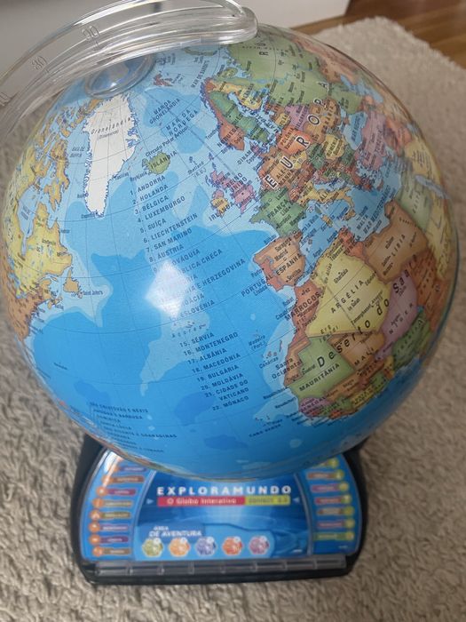 Globo interativo Clementoni