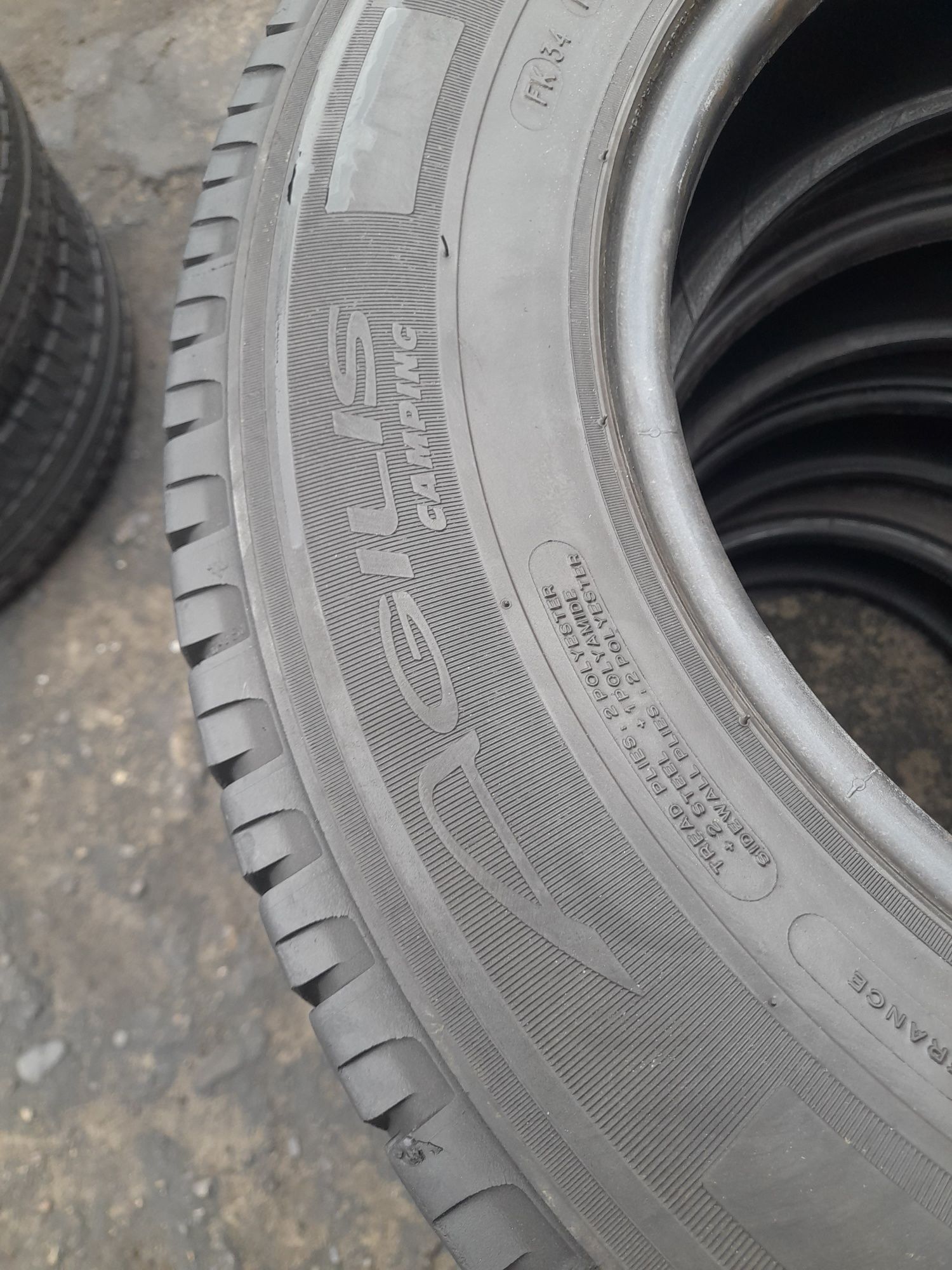 Opony używane 215/70/15c michelin 2x5.5 mm