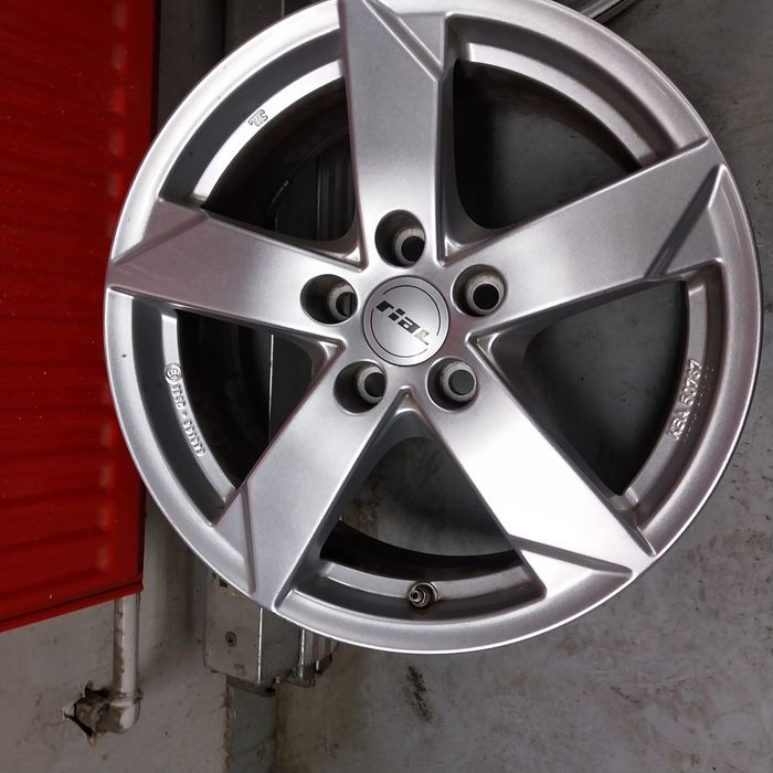Felgi Aluminiowe R17 5x114.3 7J ET 39