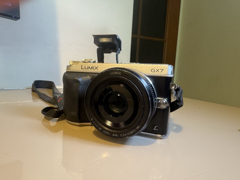 Panasonic Lumix GX7 + Lumix G 20mm F/1.7 H-H020 + karta 128GB