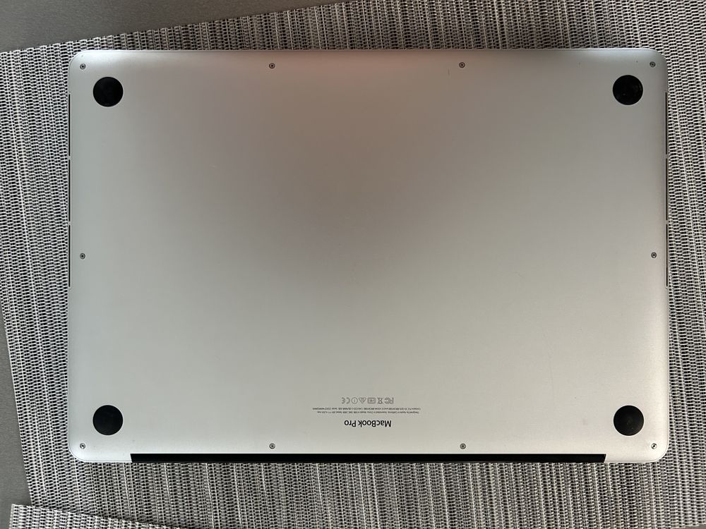 Macbook Pro mid 2015/ 15”/ Core i7/ 256 SSD/ 16 Gb Ram
