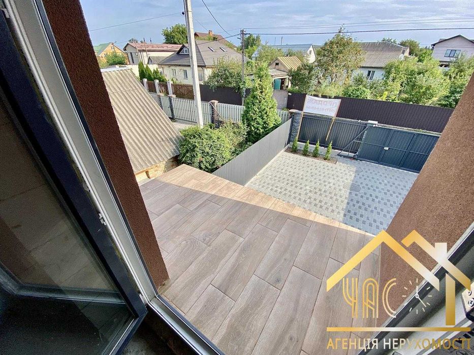 Продаж дуплексу без ремонту 130 м2 у центрі с. Гатне