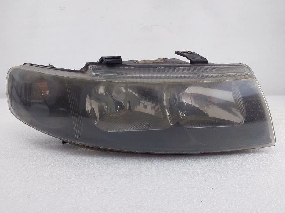 Ótica / farol direita SEAT Leon (1M1)