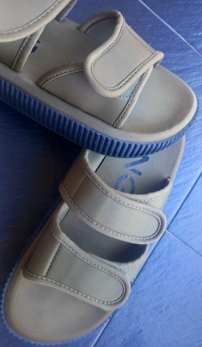 Sandálias caqui Mango