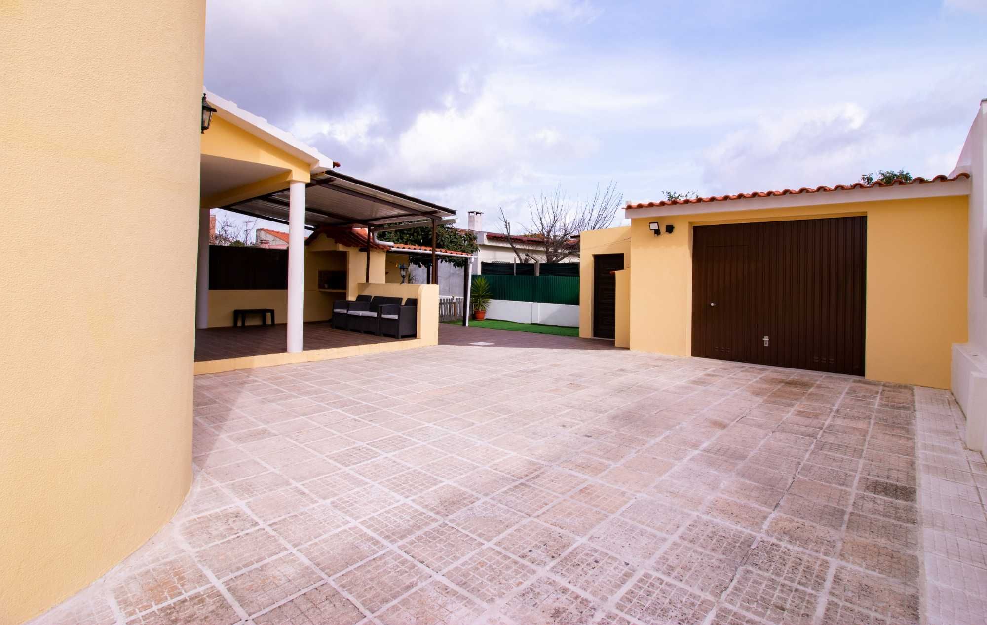 Moradia Isolada T4 lote 543 m2 Centro Fernão Ferro