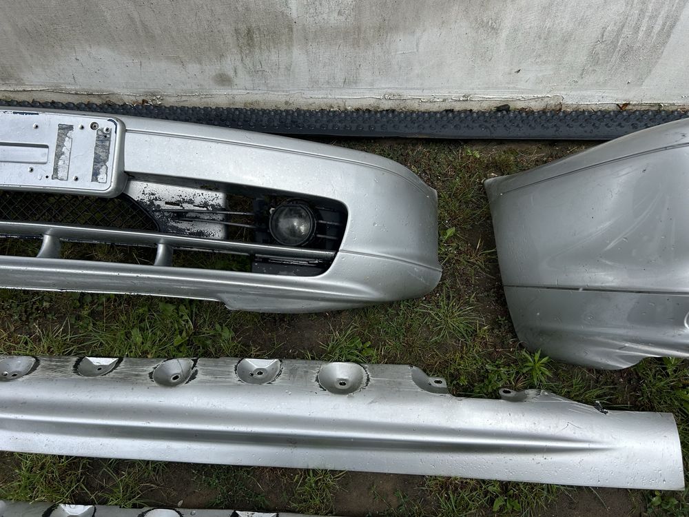 Sprzedam komplet zderzaki i progi bmw e46 coupe/cabrio przed lift