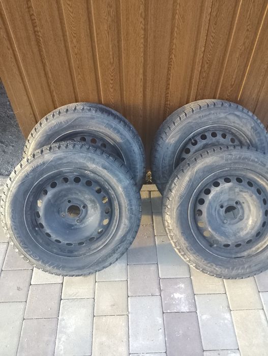 Продам комплект зимніх колес R15