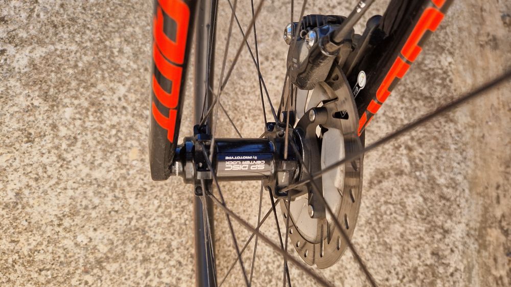 Bicicleta Giant com rodas de carbono prototype