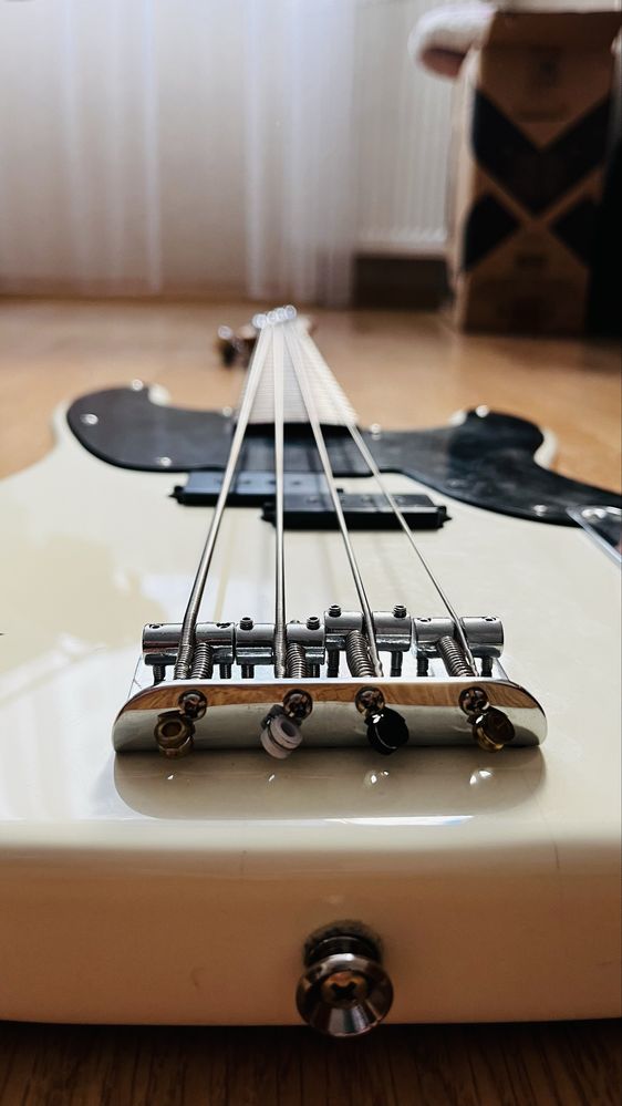 Fender Squier Mike Dirnt Precision Bass