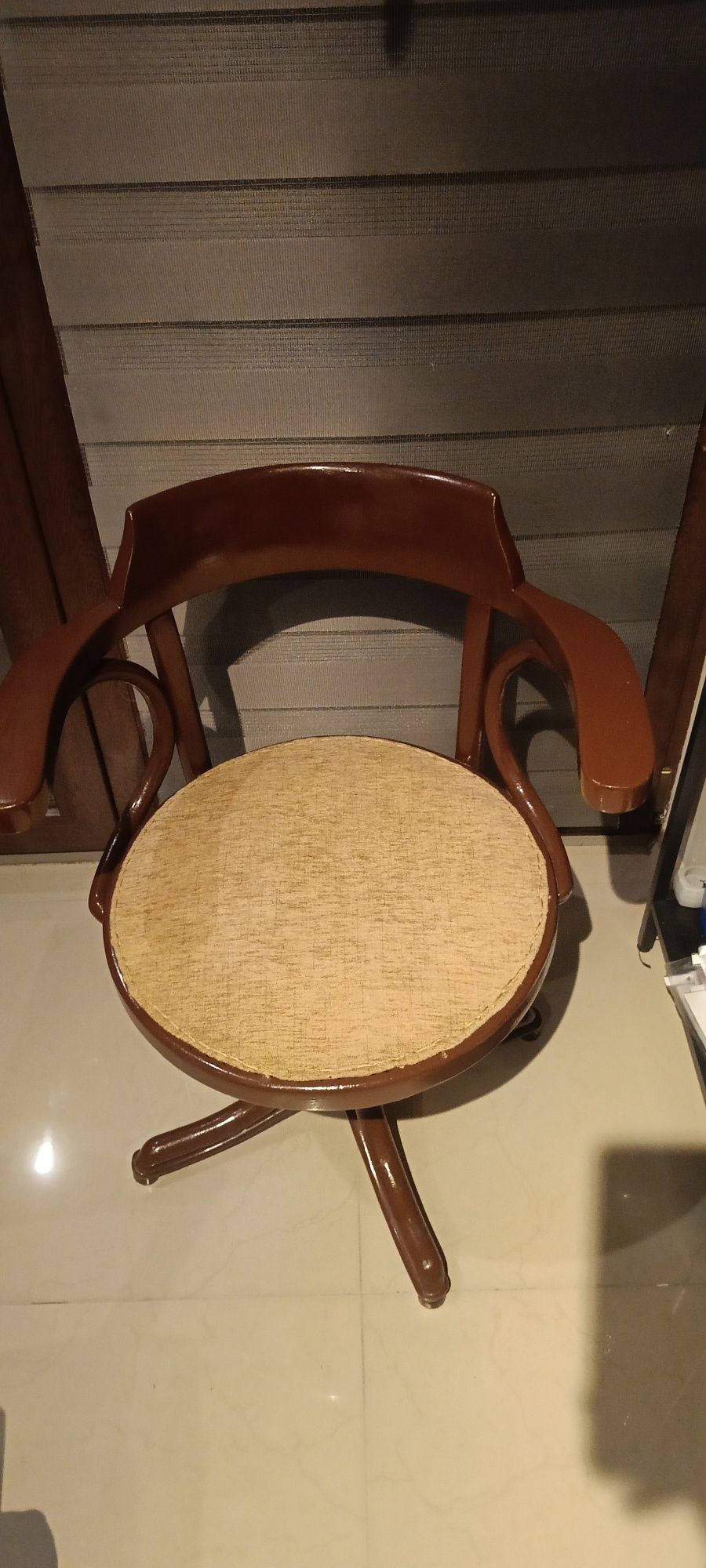 Kolekcja zabytkowy fotel obrotowy gięty Thonet