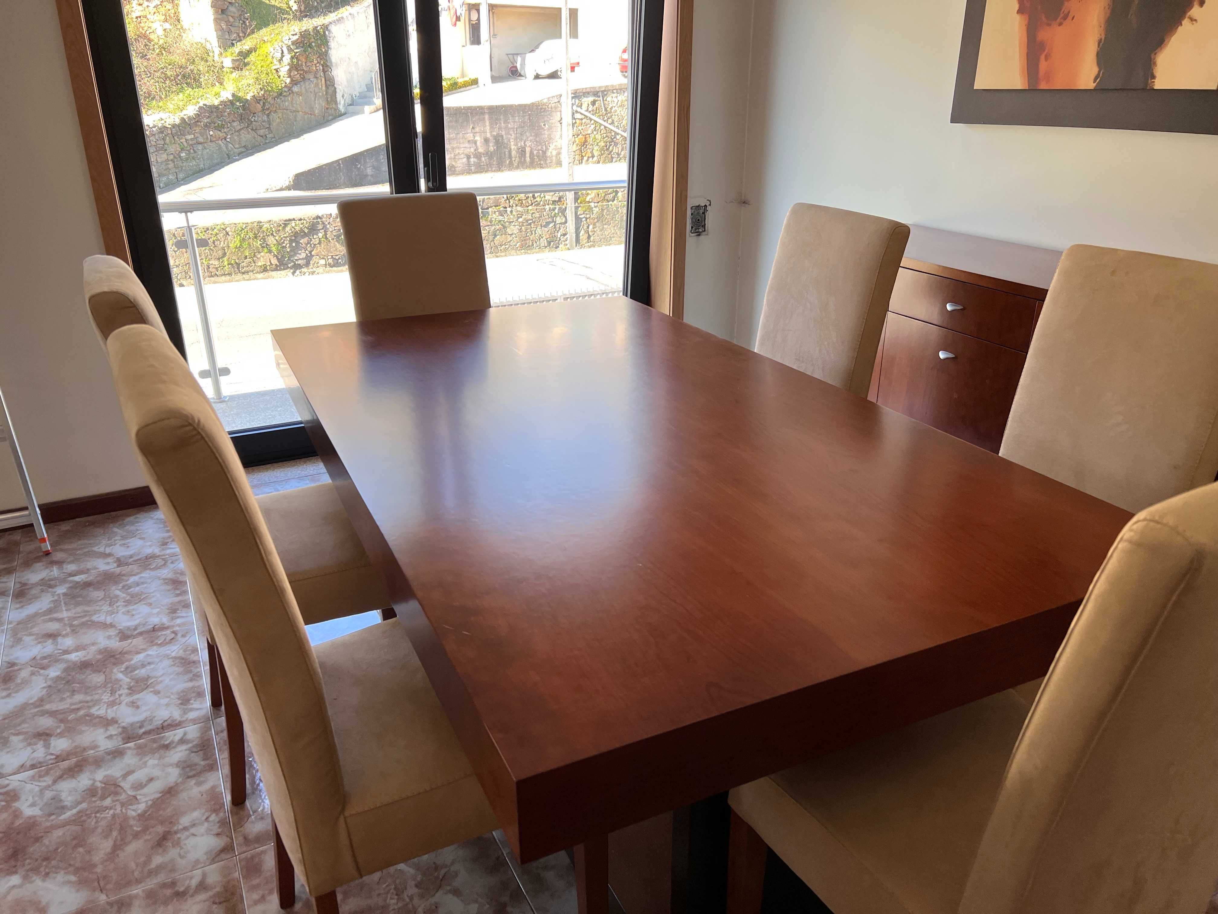 Mesa de jantar com 6 cadeiras