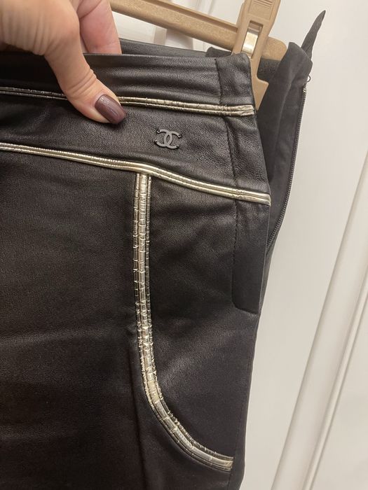 CHANEL piękne spodnie skórzane z lamówkami