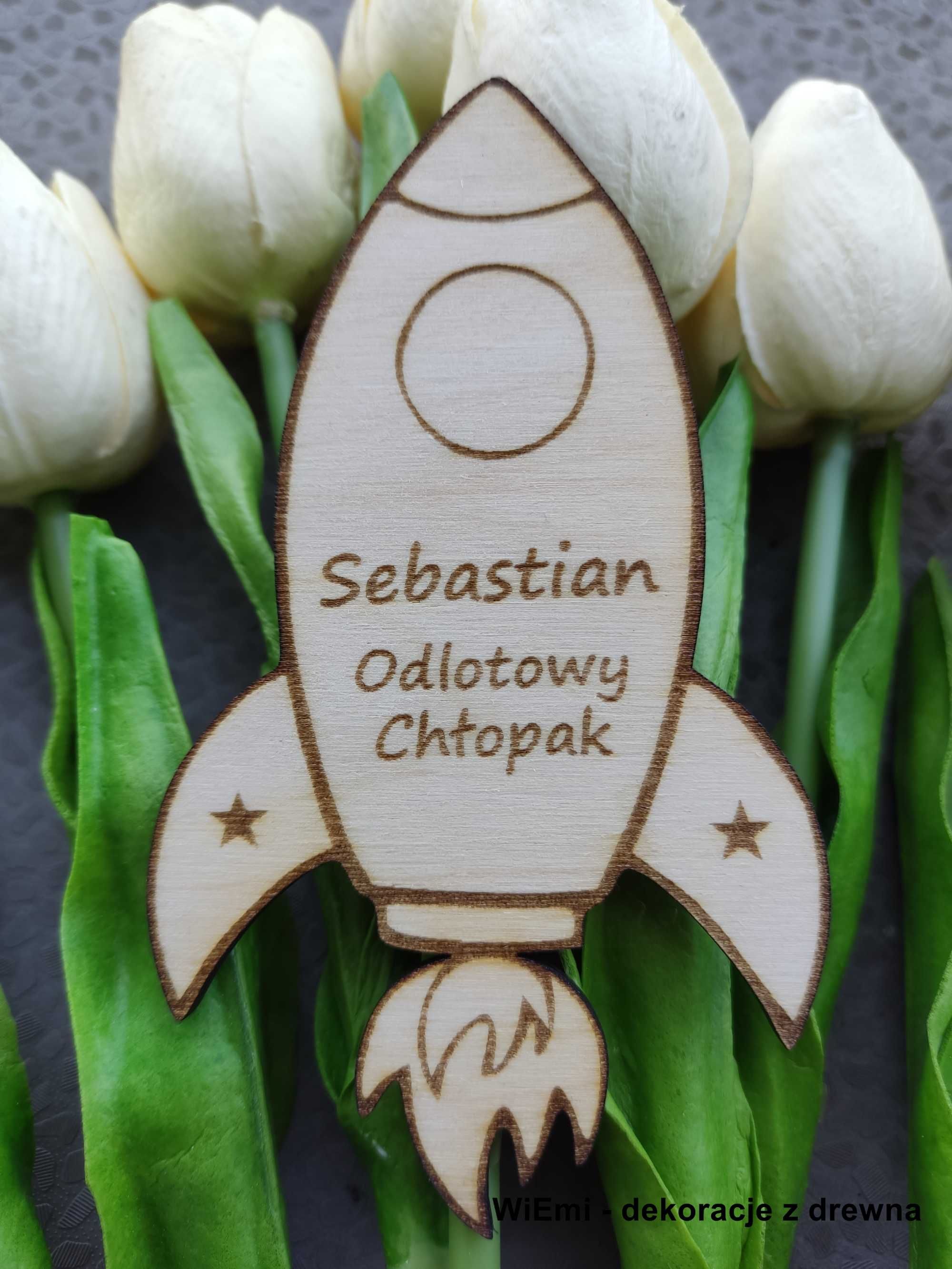 Magnes w kształcie rakiety Kosmiczny prezent dzień chłopaka