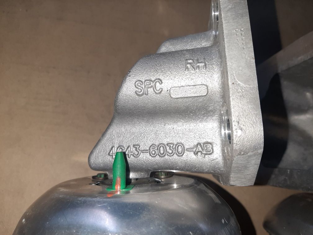 Lapa+poduszka silnika 6.0 v12 DB9 Aston Martin DBS