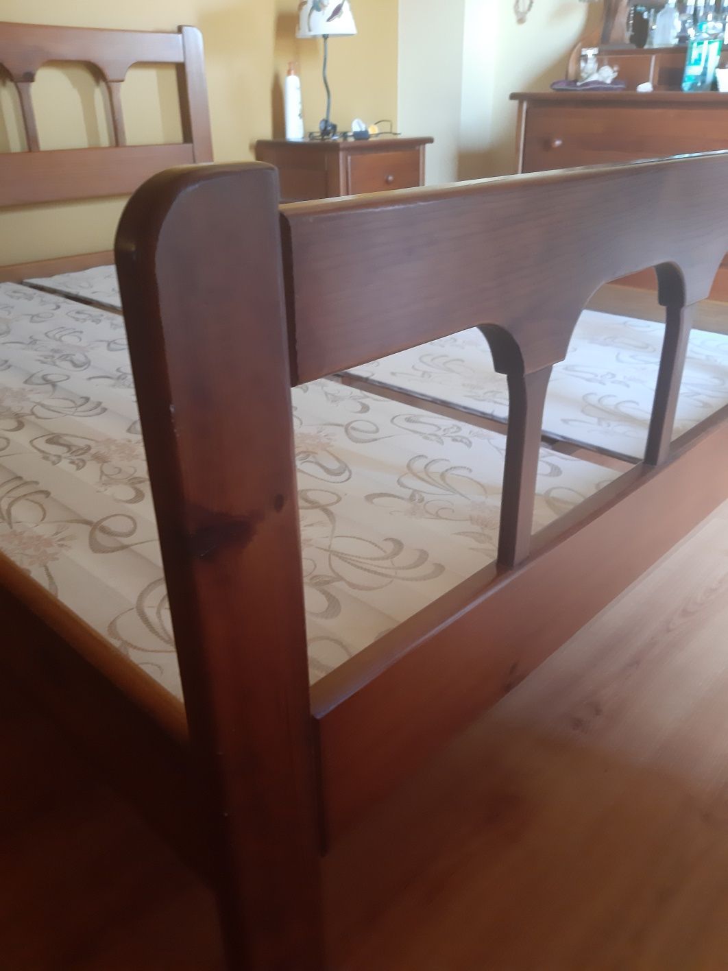Cama de casal em pinho maciço