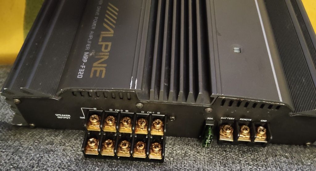 Amplificador V-power Alpine