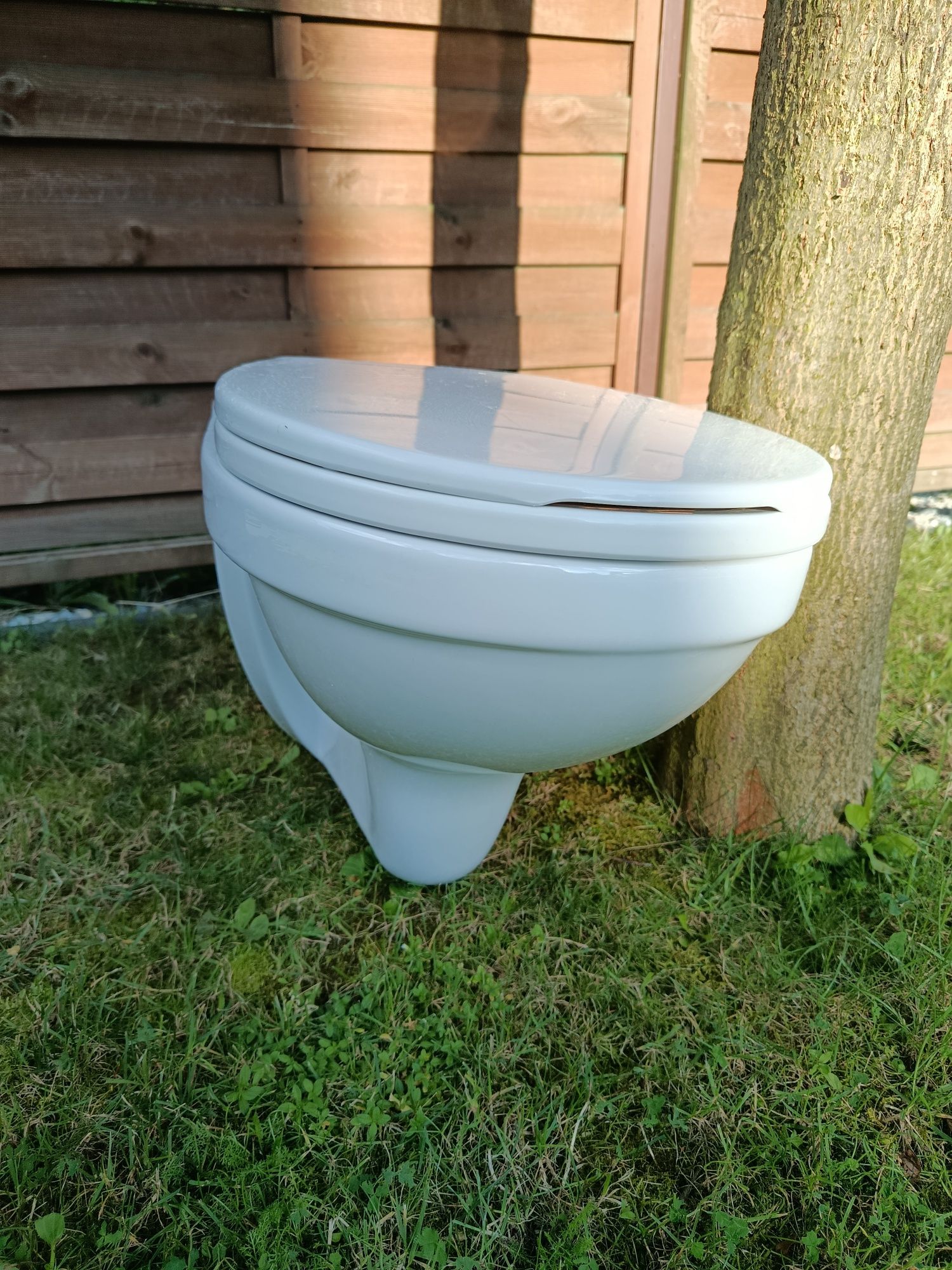 Miska WC wisząca z deską