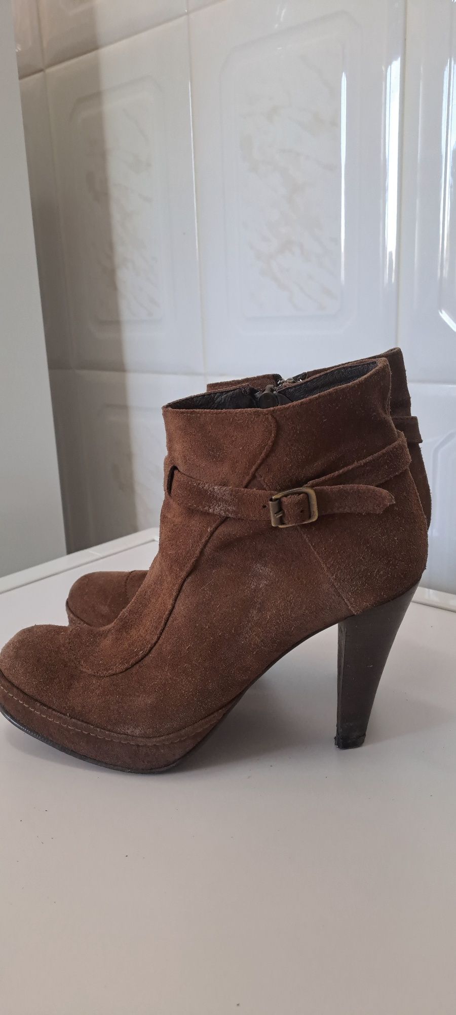Botas camel em camurça