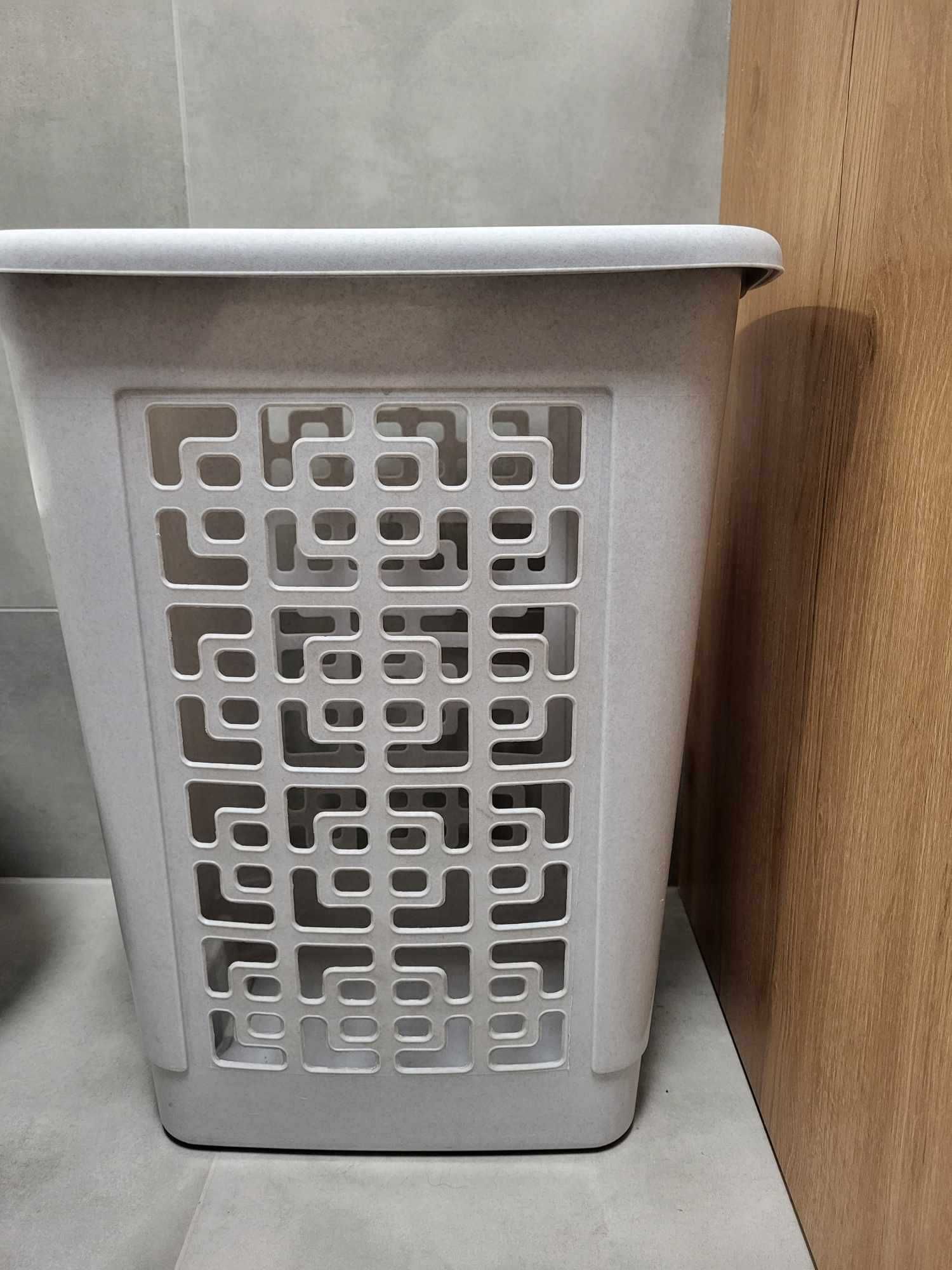DUŻY kosz na pranie kosz na brudną odzież firmy Rubbermaid