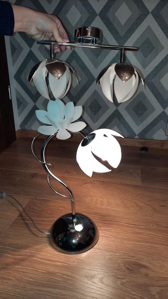 Lampa sufitowa i nocna kwiaty