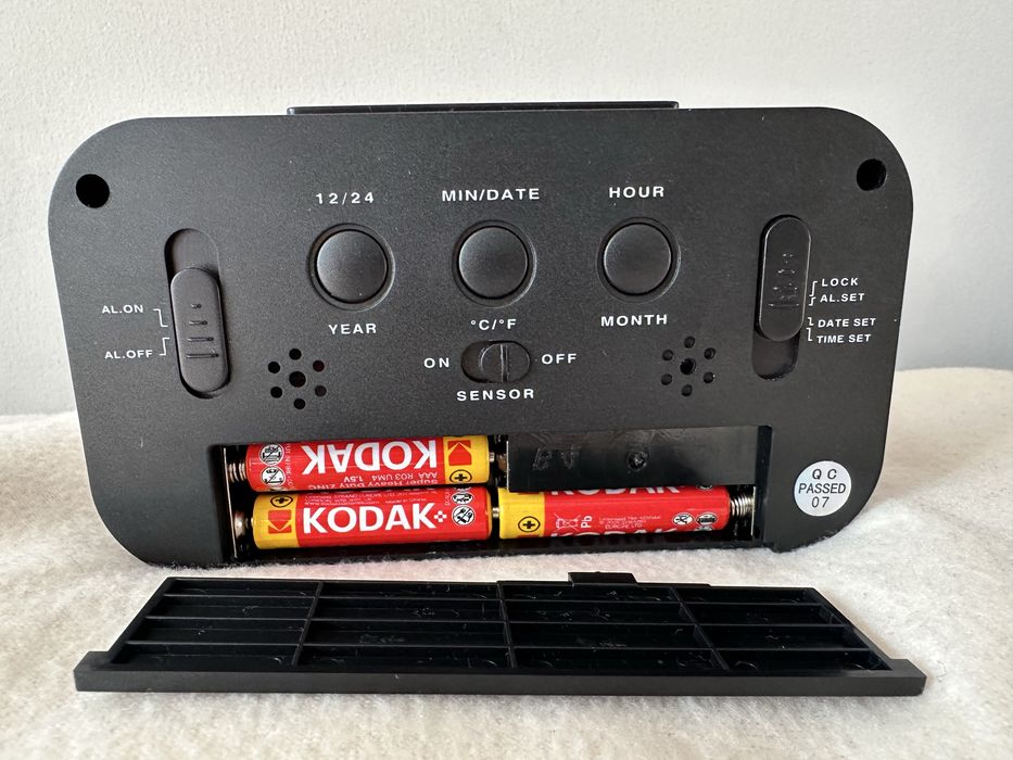 Zegar budzik na baterie 3xAAA