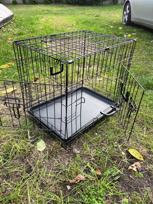 Czarna klatka dla psa