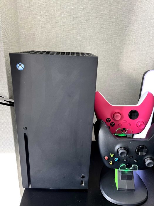 Xbox Series X 1TB + 2 геймпади + Mortal Kombat 11 Диск