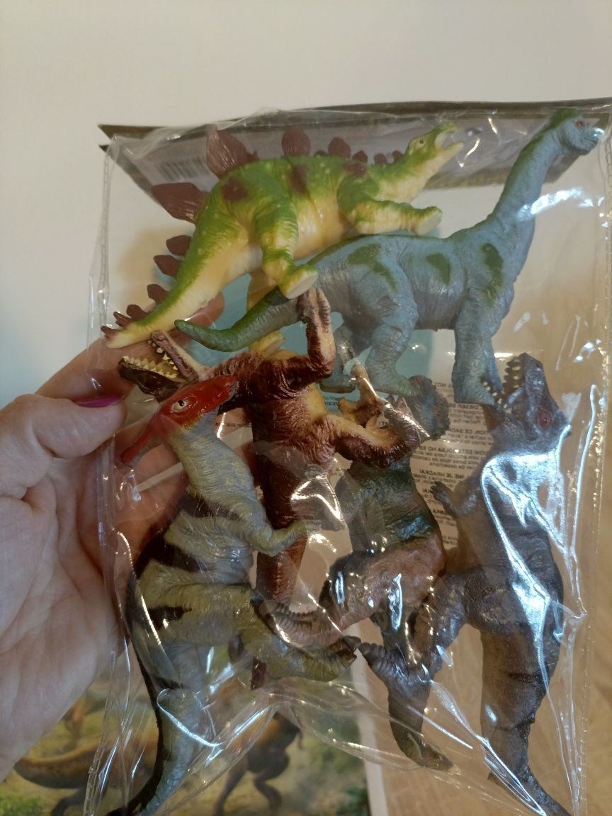 Puzzle Trefl 160 Dinozaury + figurki 6 szt