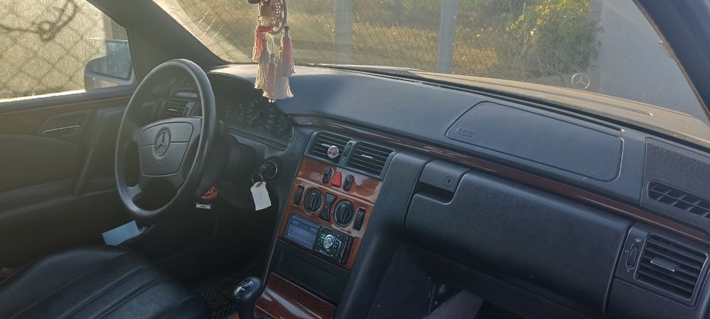 Mercedes E220D w210