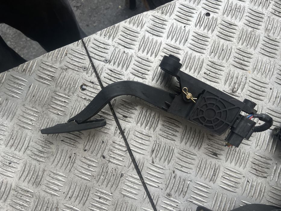 Педаль газа хюндай туксон hyundai tucson 08 год