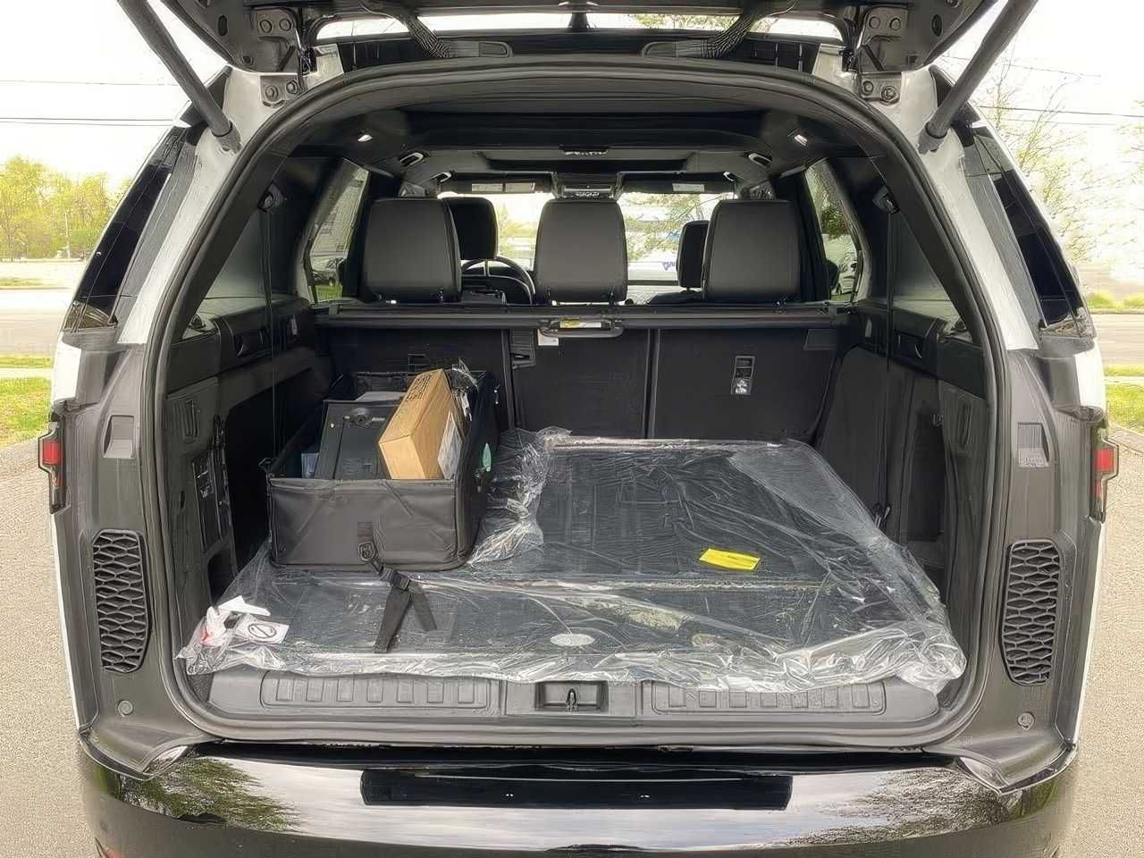 2023 Land Rover Discovery P360 S R-Dynamic