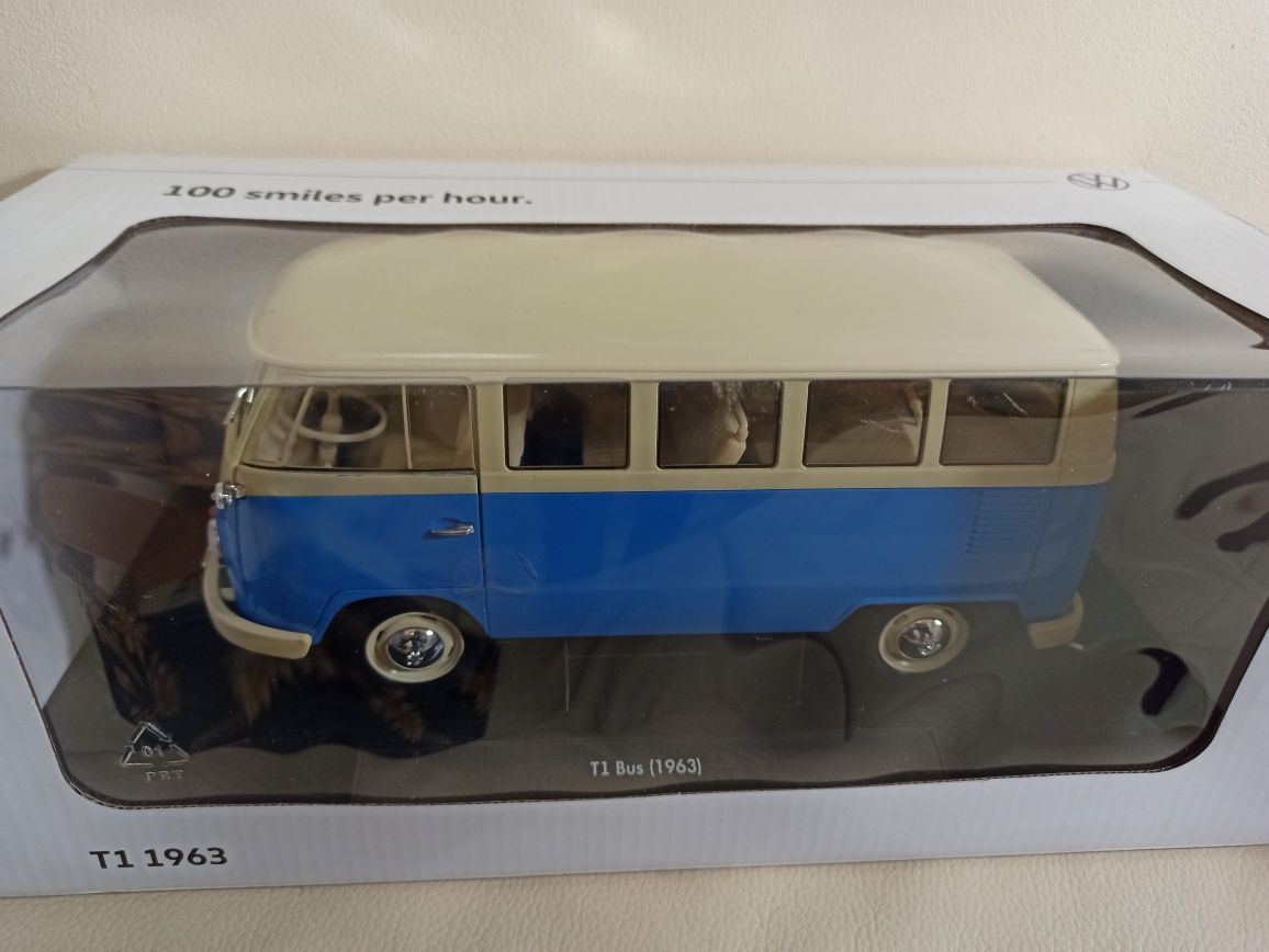 VW T1 bus 1:18 model