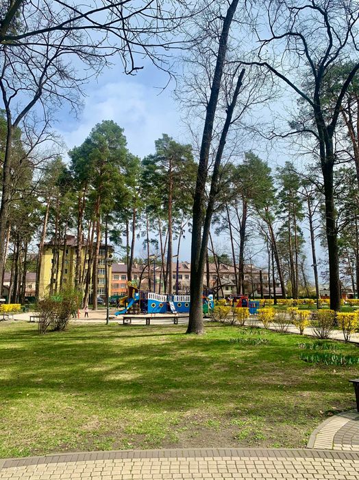 Продам простору 3-кімнатну квартиру з терасою - центр Ірпеня!