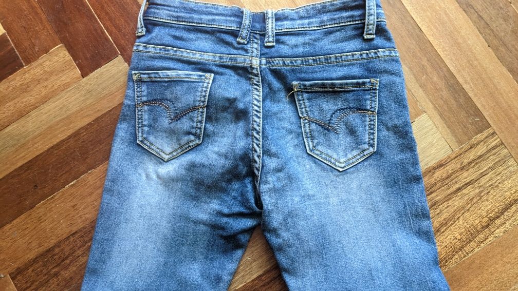 Продам джинсы подростковые фирменные