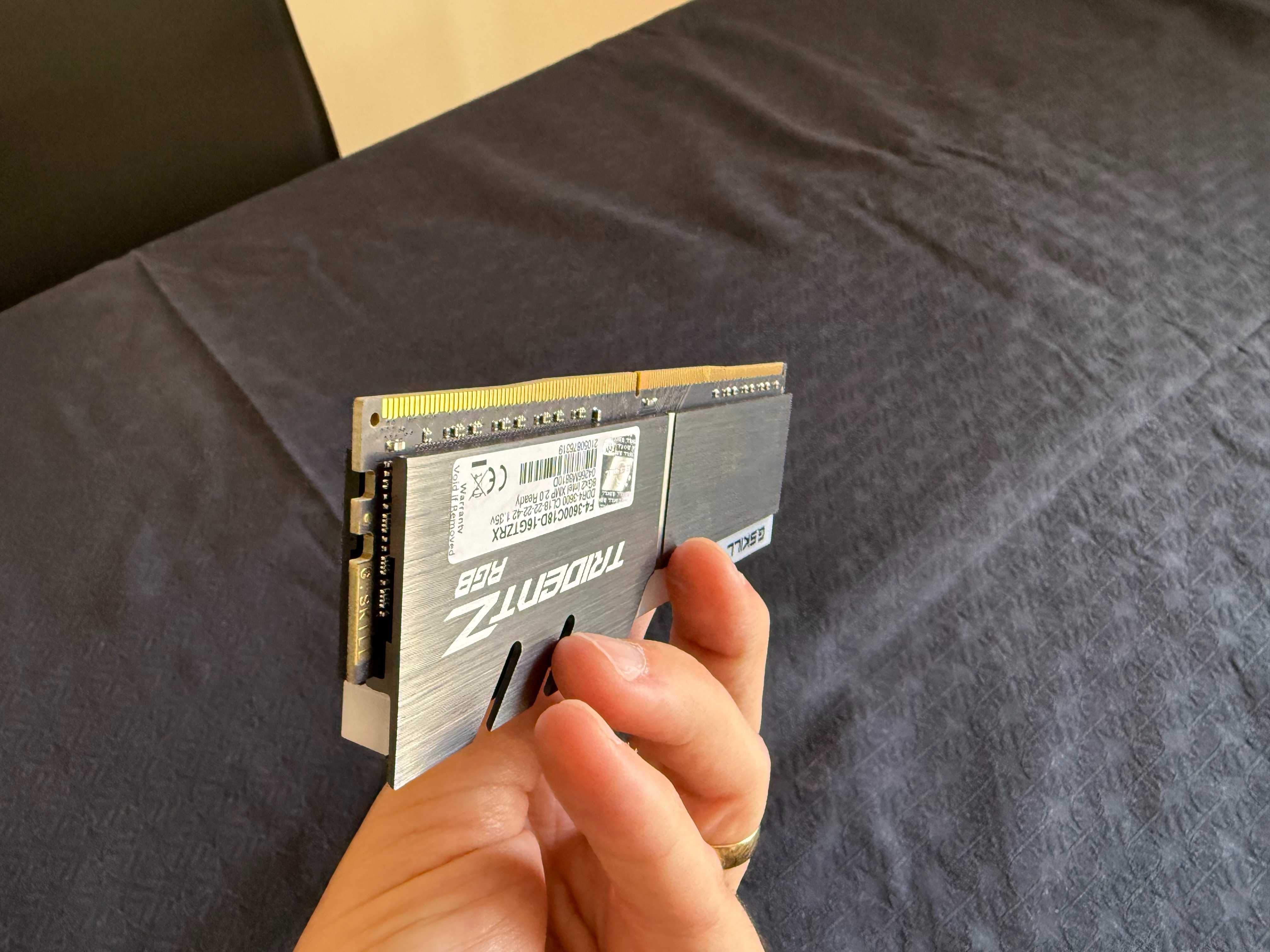 Memória RAM G.SKILL Trident Z RGB 16GB (2x8GB) DDR4-3600MHz CL18 Preta