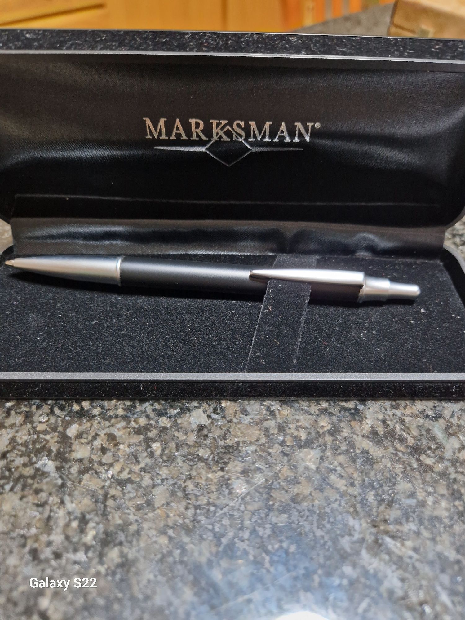 Caneta com caixa Marksman