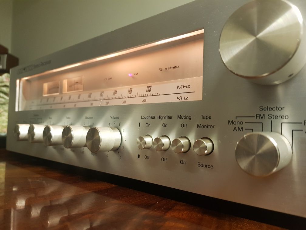 Amplituner stereo Eagle r-7300