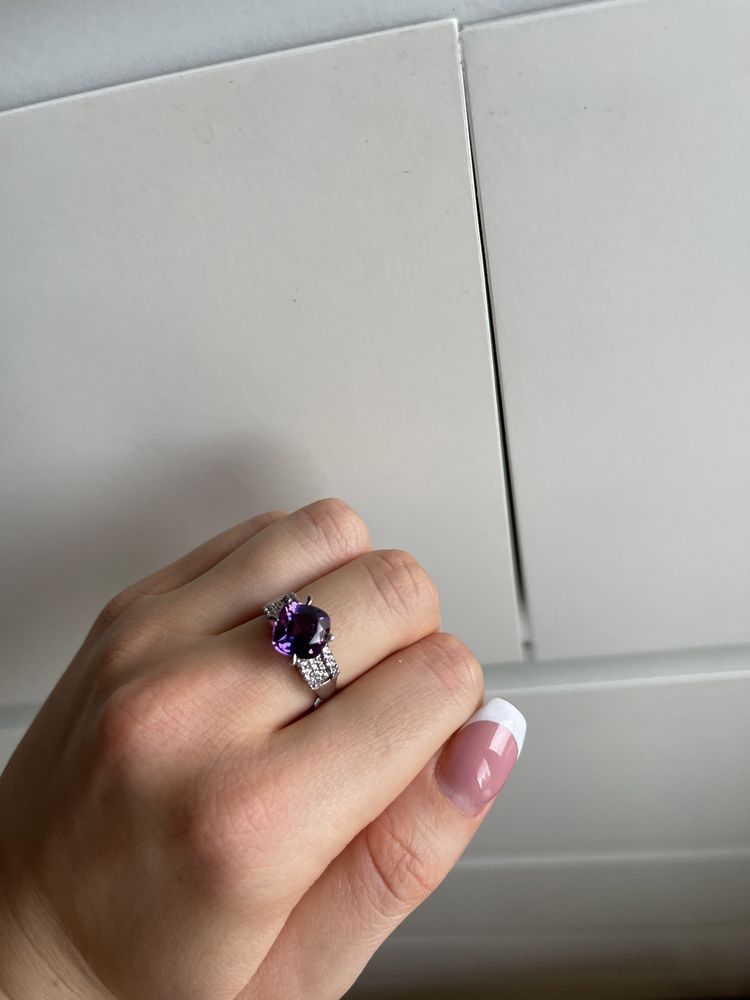 Piękny pierścionek ametyst syntetyczny fioletowy kamień cyrkonie r 14
