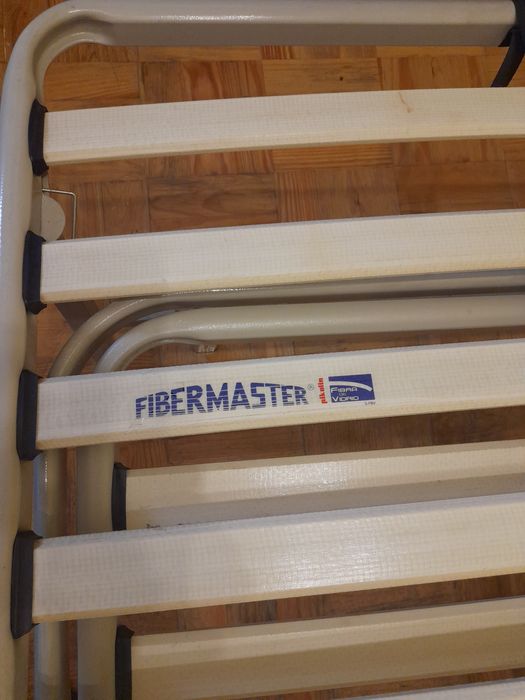 Cama dupla de corpo e meio