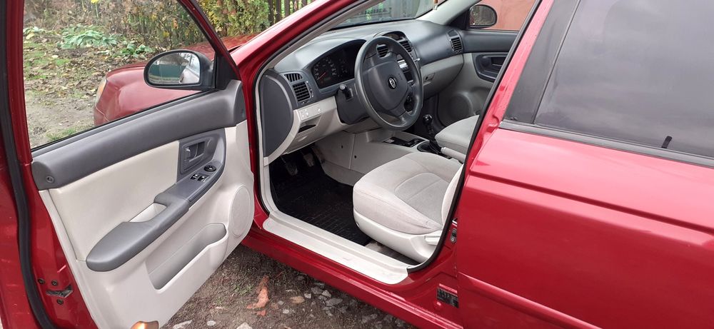 Продам власний Kia Cerato.