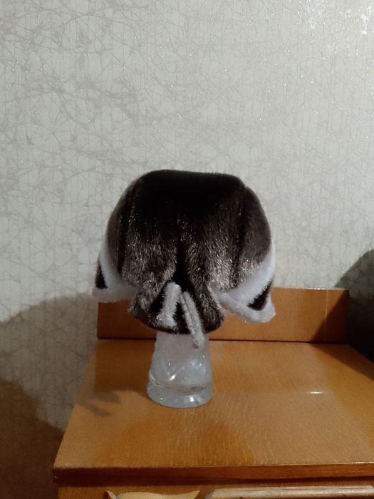 Шапка жіноча з козирком